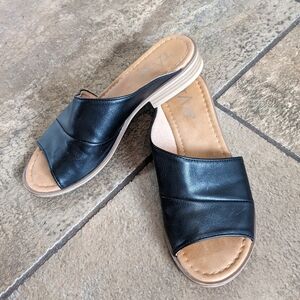 Taxi Lara Leather Slide Sandals Resort Vacation Chic Size 36 Black